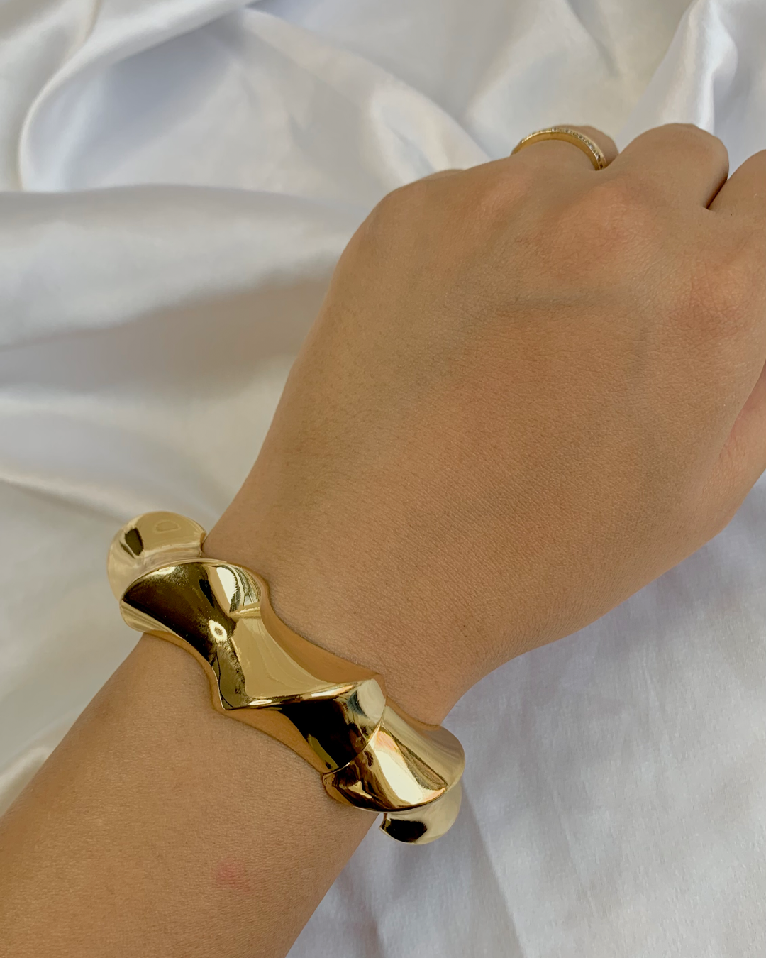 Croissant Curves Bangle