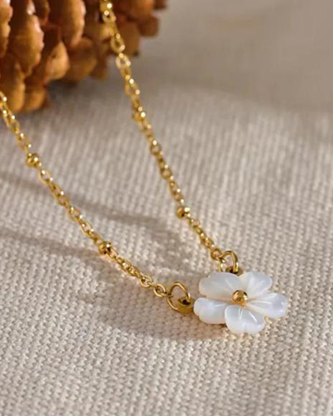 Sweet Daisy Pendant