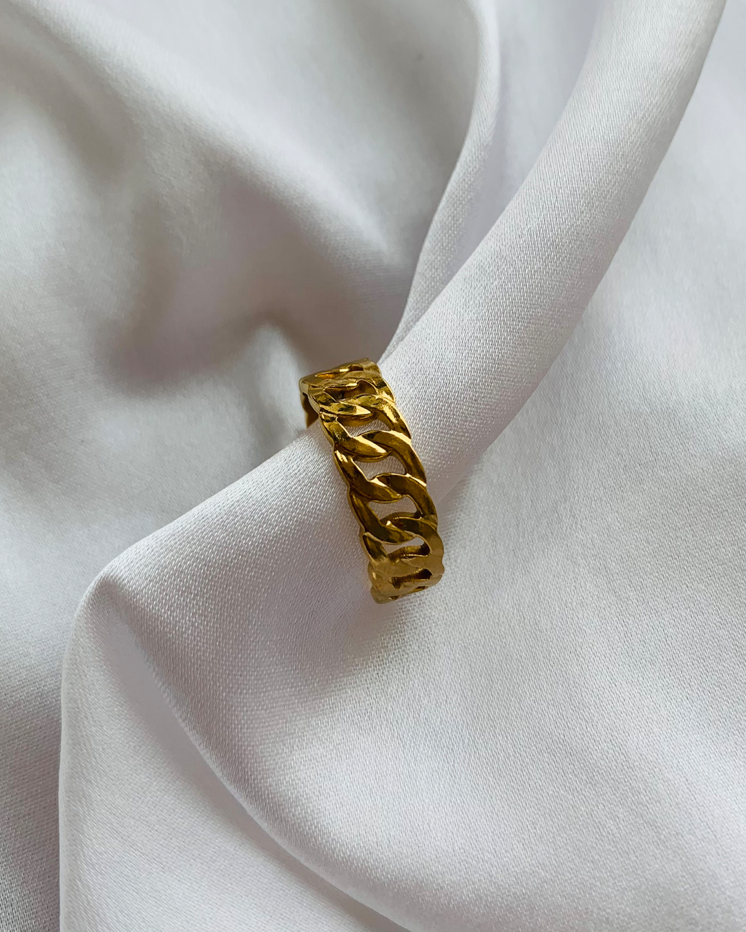 Knotted Chain Ring