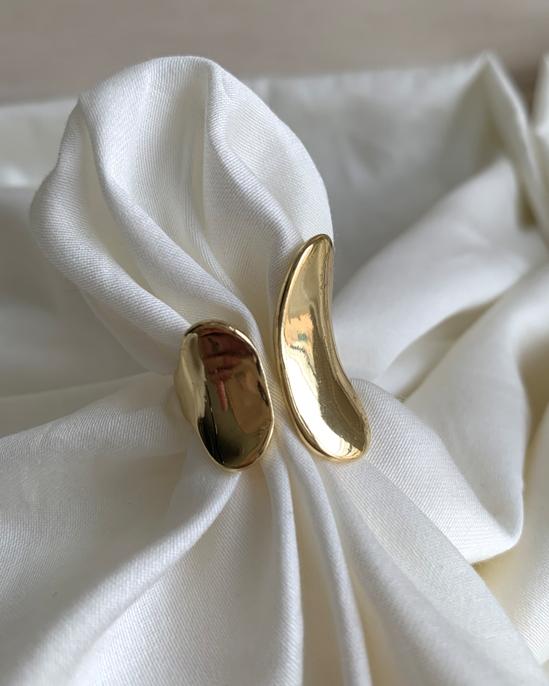 Graceful Curves Ring