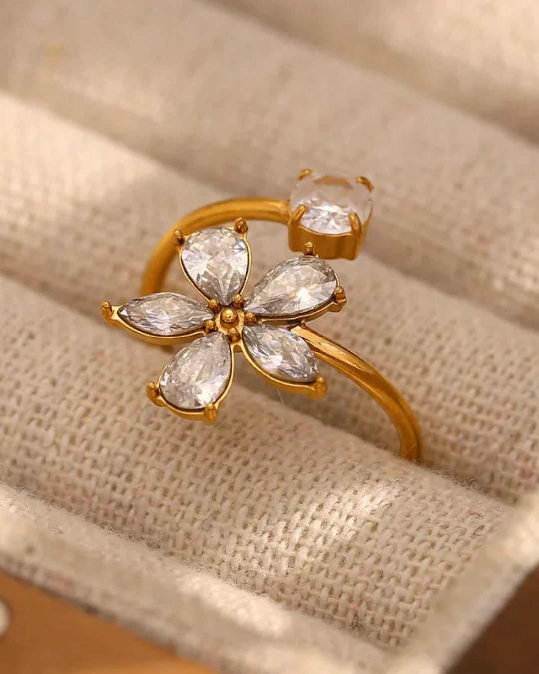 Fleuré Ring