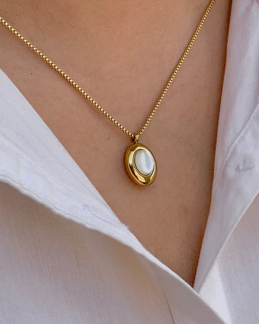 Dainty Contour Pendant
